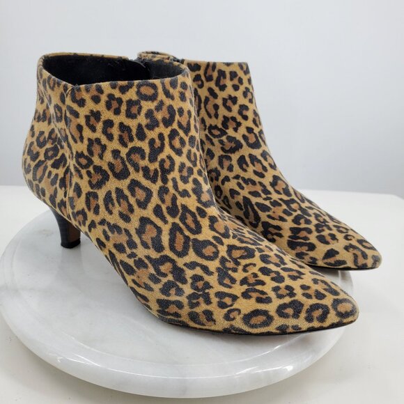 Collection by Clarks Linvale Leopard Animal Print Kitten Heel Ankle Boots 8.5 - Picture 1 of 10